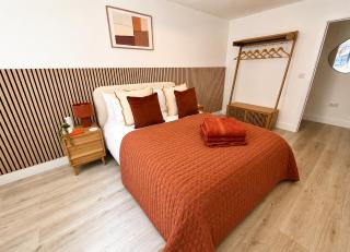 Beach Mews - Shore - Walk to Town and Beach - Two Bedroom Apartment - Sleeps 5 - 4