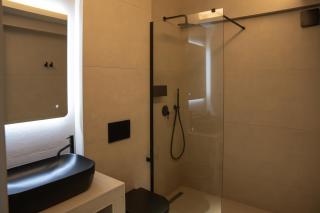 Stone Luxury Suites - 3
