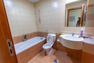 Cozy Rental Studio in marina view tower Dubai - 2