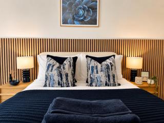 Beach Mews - Sands - Walk to Town and Beach - Two Bedroom Apartment - Sleeps 5 - 5