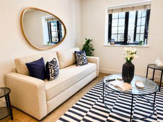 Beach Mews - Sands - Walk to Town and Beach - Two Bedroom Apartment - Sleeps 5 - 7