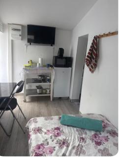 Ground-Floor Apartment With private Garden - 3