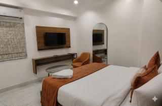 Hotel Aroha Stayz At Sector 44 Noida - 1