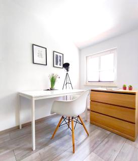 Große 78 qm Altstadt Wohnung 'FACHWERK & FLAIR' Familien- Geschäftsreisende, Monteurswohnung, Innenstadtlage, ruhig, modern, 900 m Bahnhof, 24 Std Check-in, WLAN, Küche, 5 Personen, öffentlicher Parkplatz direkt neben dem Haus - 5