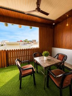 Cozy 1BHK Penthouse Prime Location - 8