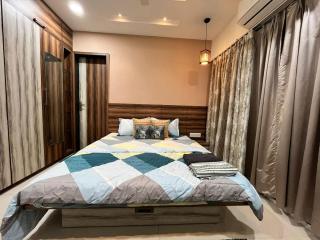 Spacious 4 BHK flat- 4 Beds - 6