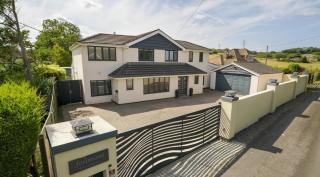 Jolimont, Pool, Hot Tub & Games Room, Chilham - 7