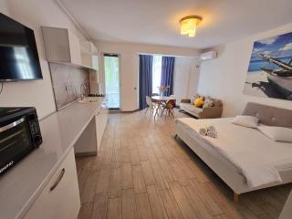 Horizon Studio Azizi - Beach Pool & Spa Resort - 8