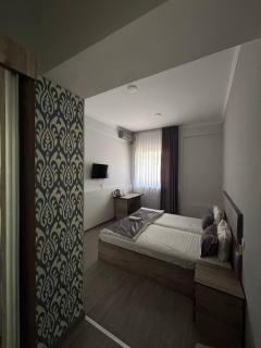 Art Bogsaroy Hotel - 2