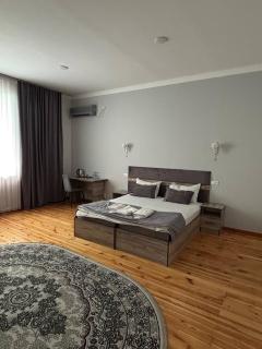 Art Bogsaroy Hotel - 1