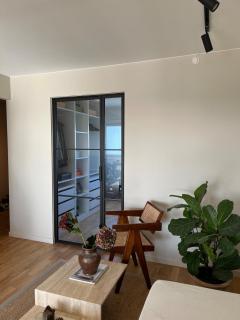 Modern Apartment with balcony - Walk to ONS - 2