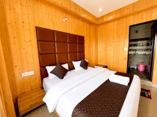 The Amber Retreat - Best Property In Mussoorie #Luxury Rooms #Balcony #Parking #Budget Friendly #Mountain View #Restaurant #Couple Friendly - 3