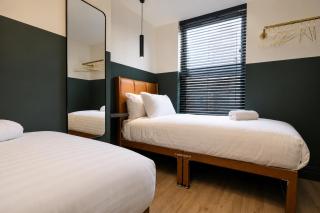 The Black House - Spacious 5 Bed - Sleeps 11 - 3