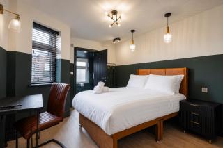 The Black House - Spacious 5 Bed - Sleeps 11 - 5