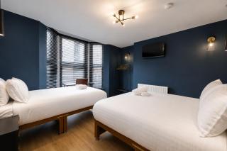 The Black House - Spacious 5 Bed - Sleeps 11 - 4
