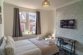 Family & Contractor Stay Sleeps 6 Free Parking - 9