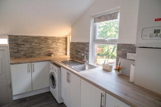 Family & Contractor Stay Sleeps 6 Free Parking - 2