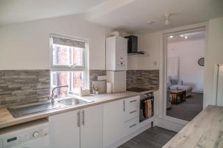 Family & Contractor Stay Sleeps 6 Free Parking - 3
