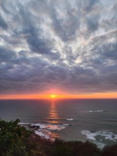 Beach house on a coastal cliff in Canoa-Manabí - 2