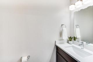 Walk to Cleveland Clinic! Contemporary Townhome - 8