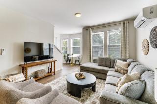 Walk to Cleveland Clinic! Contemporary Townhome - 6