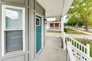 Walk to Cleveland Clinic! Contemporary Townhome - 7