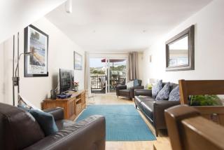 Porth Beach House - Dog friendly, Beachfront, Parking - 5