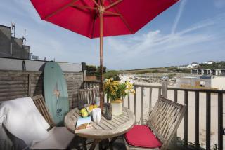 Porth Beach House - Dog friendly, Beachfront, Parking - 8