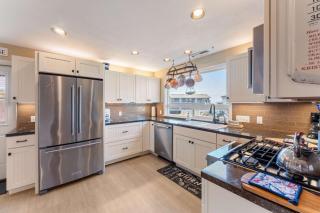 Pet-friendly - Walk to the beach explore downtown Newport and unwind in this cozy coastal getaway just steps from the Oregon coast - 4