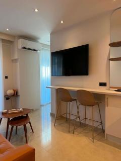 Modern Apartment with Free Private Parking near Metro - 9