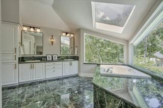 Woodlands Contemporary 4BR3Bath with heated Pool and Spa - 4