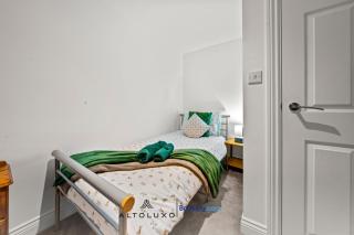 Harbour Suite Luxury Central 3BR House By AltoLuxo Short Lets Serviced Accommodation With Free Wifi & Parking - 9