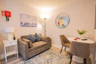 Cozy One Bedroom Apt - Walk to City Center - 0