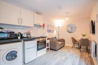 Cozy One Bedroom Apt - Walk to City Center - 9