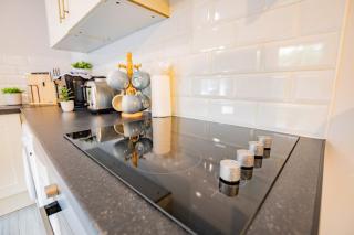 Cozy One Bedroom Apt - Walk to City Center - 8