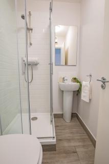 Cozy One Bedroom Apt - Walk to City Center - 7