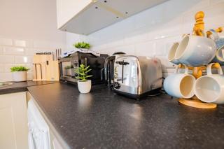 Cozy One Bedroom Apt - Walk to City Center - 6