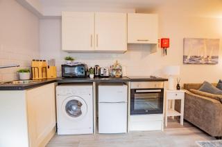 Cozy One Bedroom Apt - Walk to City Center - 4