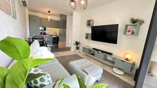 Quiet Modern Apartment near Romexpo - Balcony - 0