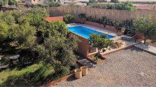Quiet house with pool - 9