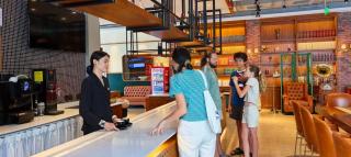 JAMES JOYCE COFFETEL I Nearby Universa Beijing Resort I Free shuttle from the hote to Universal Resort l Free coffee I Line 1 goes straight to the Forbidden City l Line 6 goes straight to Houhai - 7