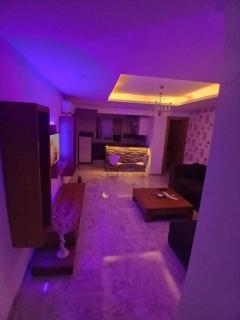 Bright & Beautiful Apartment - 2