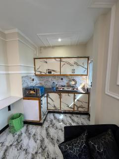 Murree Family Apartment With Mountain Views - 9