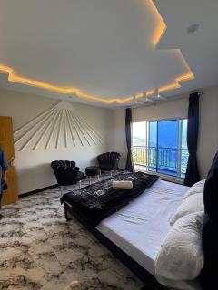 Murree Family Apartment With Mountain Views - 7