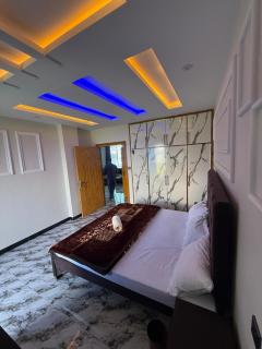 Murree Family Apartment With Mountain Views - 6