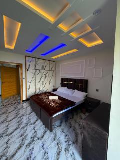 Murree Family Apartment With Mountain Views - 4