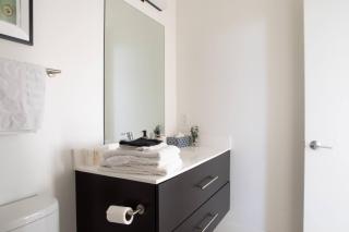 Modern Studio Apt with Rooftop, Gym, and Parking - 3