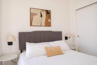 Modern Studio Apt with Rooftop, Gym, and Parking - 4