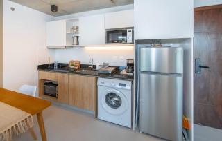 Workspace Retreat Near Malls with Pool Access - 9