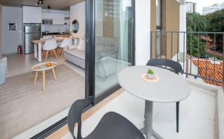 Urban Oasis Near Malls with Pool Gym and BBQ - 4